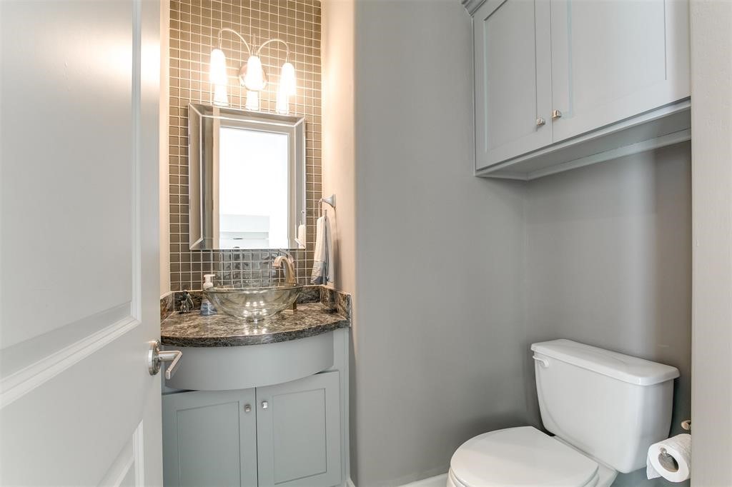 1408 Vermont Street, Unit C Houston, TX 77006 - Photo 13 of 23 a bathroom with a toilet sink and mirror