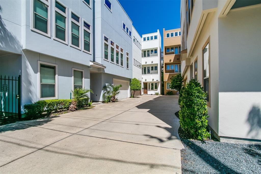 1408 Vermont Street, Unit C Houston, TX 77006 - Photo 20 of 23 a front view of a building