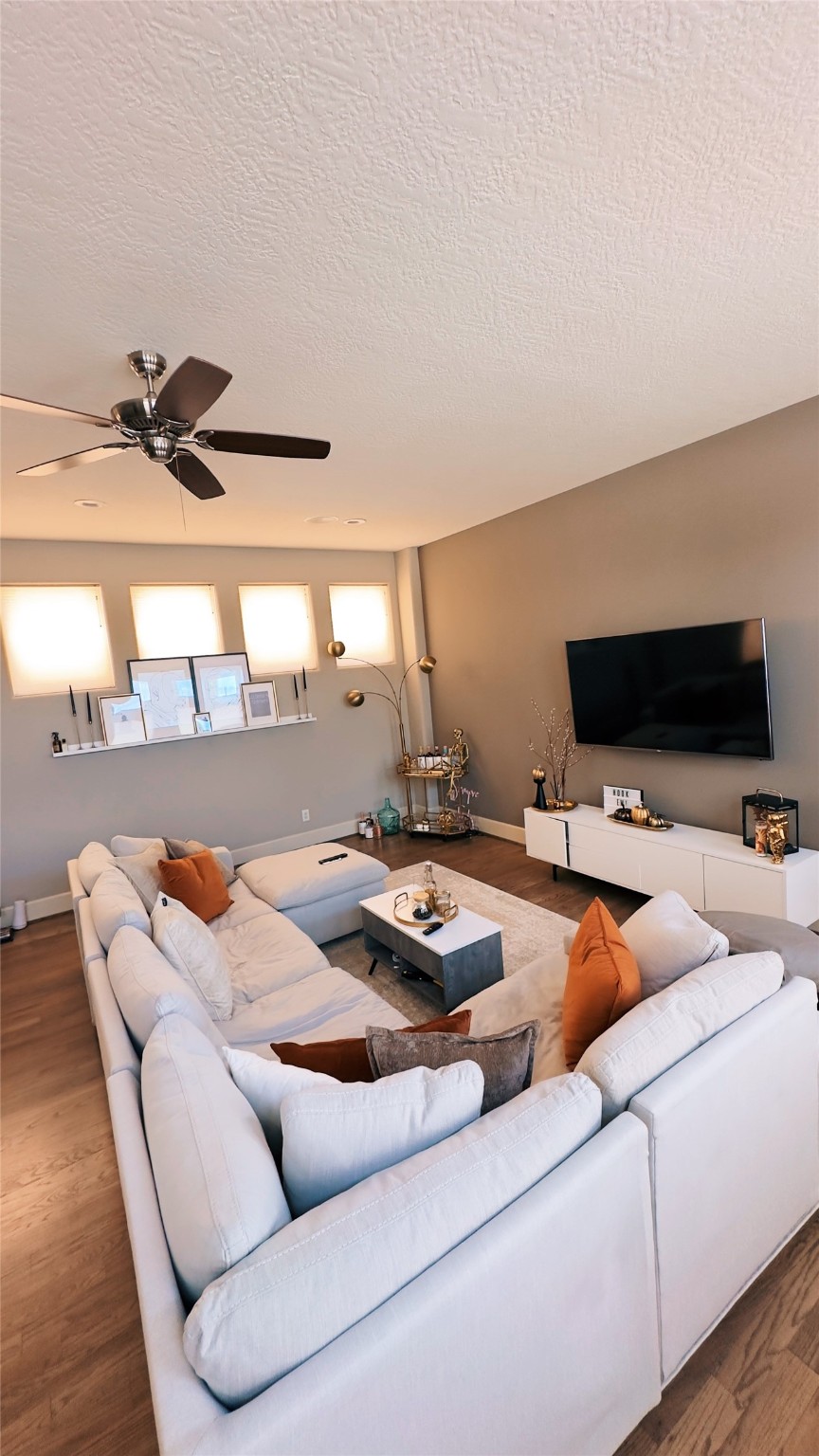 1408 Vermont Street, Unit C Houston, TX 77006 - Photo 4 of 23 a living room with furniture and a flat screen tv