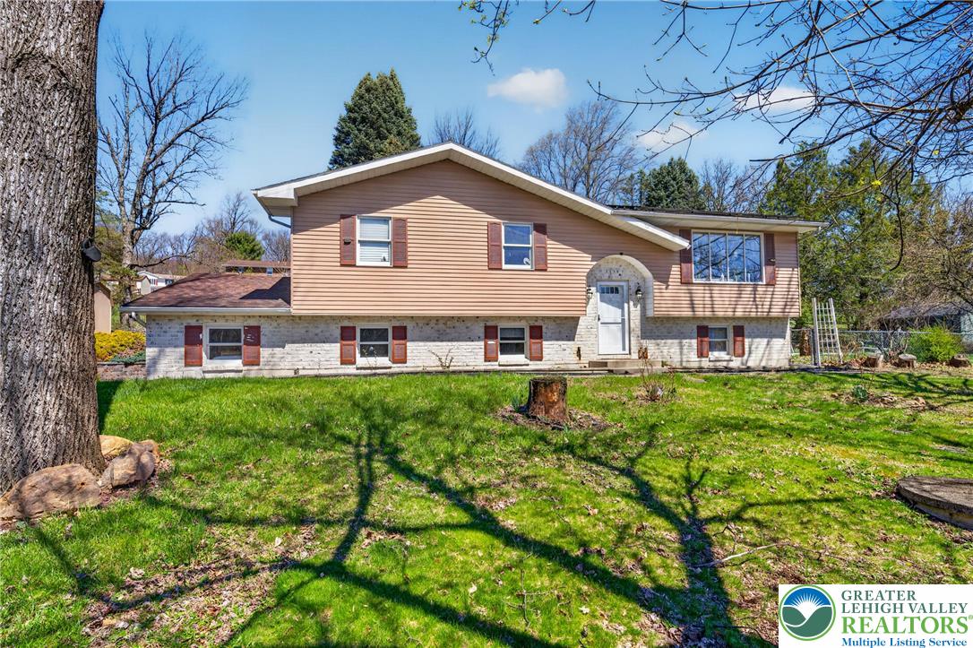 2259 Hillside Road Slatington, PA 18080 - Photo 3 of 52