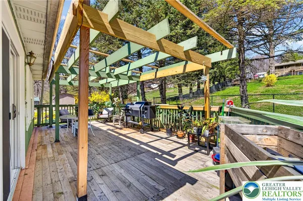 $449,900 | 2259 Hillside Road, Slatington, PA 18080