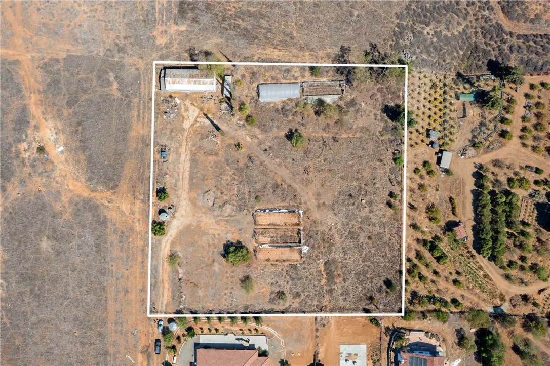 14350 Blackburn Lake Riverside, CA 92503 - Photo 2 of 36 view of a bathroom