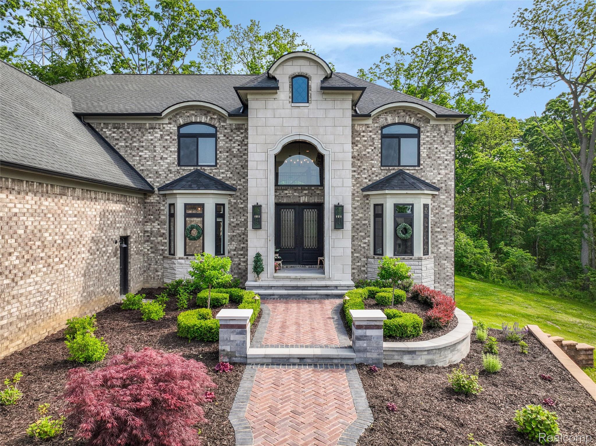 2584 Heights View Court Rochester, MI 48306 - Photo 2 of 60 04-2584 Heights View Ct Rochester 0047.jpg