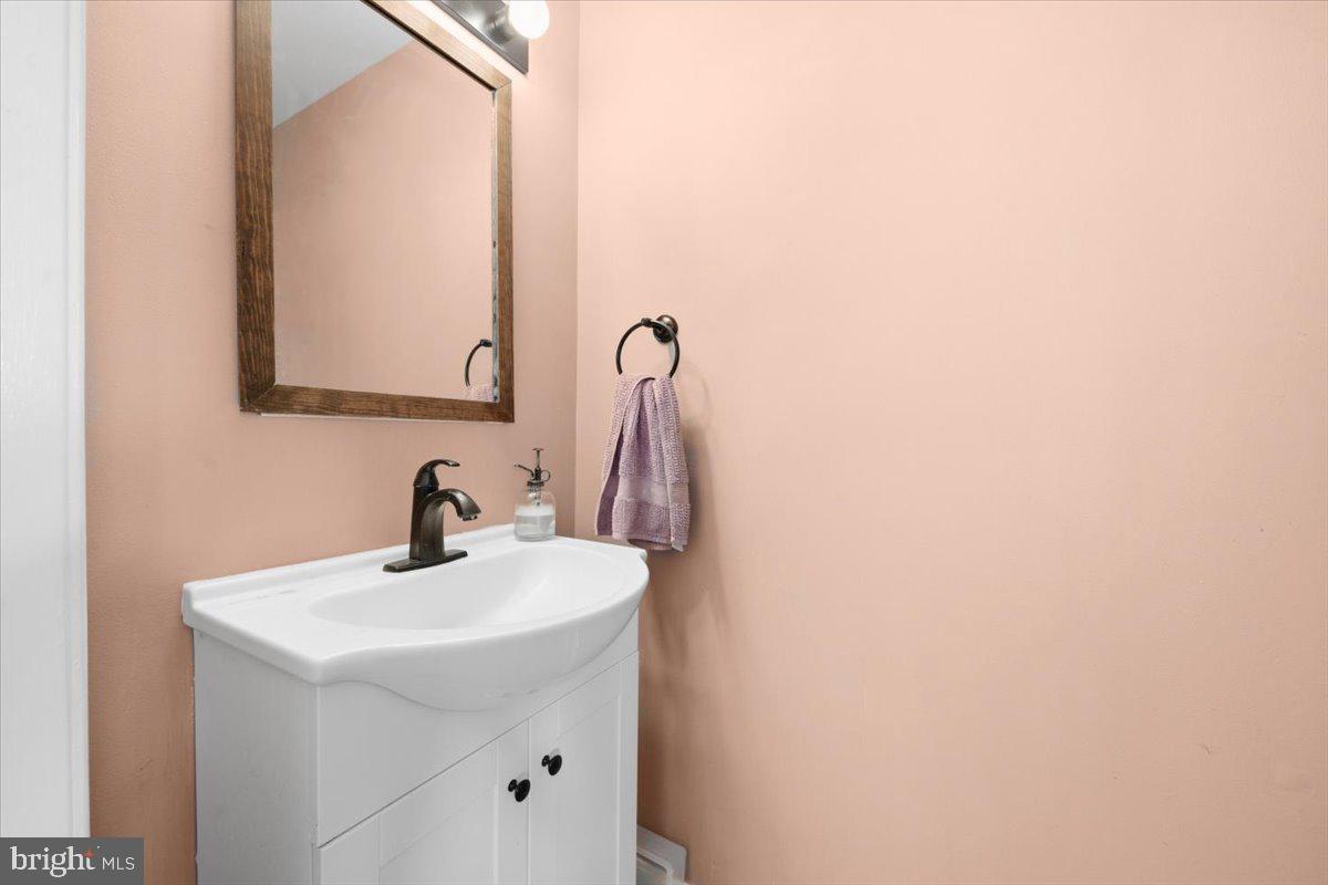 2411 Dunmore Court Frederick, MD 21702 - Photo 8 of 30