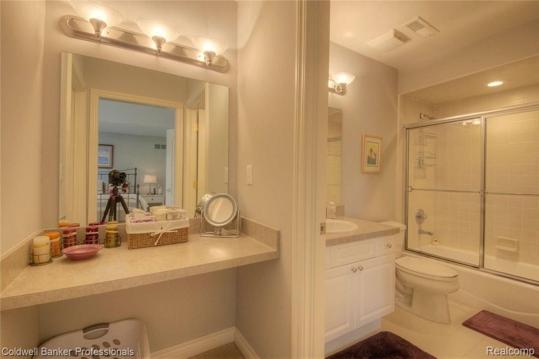2839 Hastings Court Rochester, MI 48306 - Photo 38 of 56 2839 - Upper Guest Suite Private Bath I.jpg
