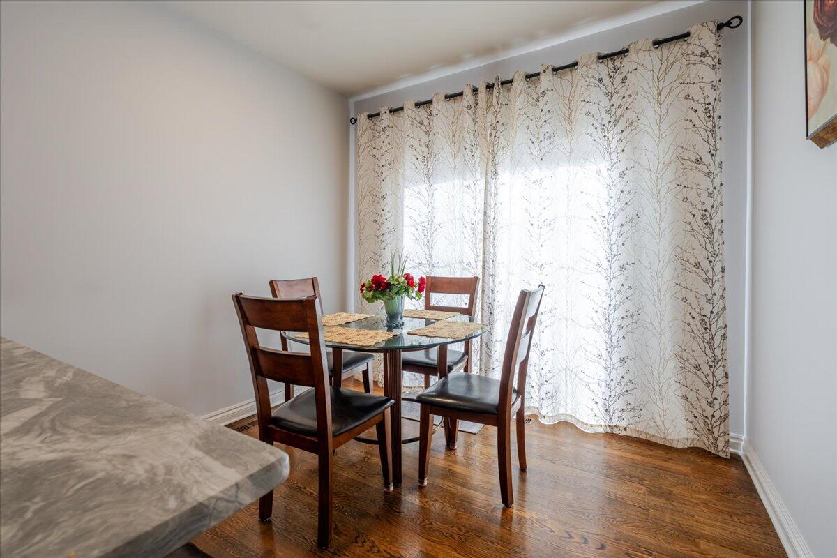 45900 South Stonewood Road Canton, MI 48187 - Photo 13 of 39 21-45900-StoneWood-21