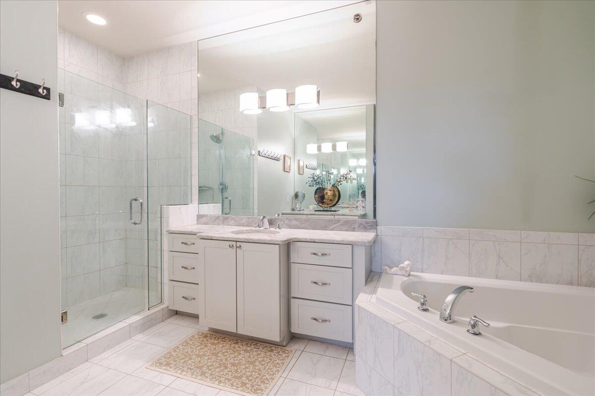 45900 South Stonewood Road Canton, MI 48187 - Photo 19 of 39 13-45900-StoneWood-13