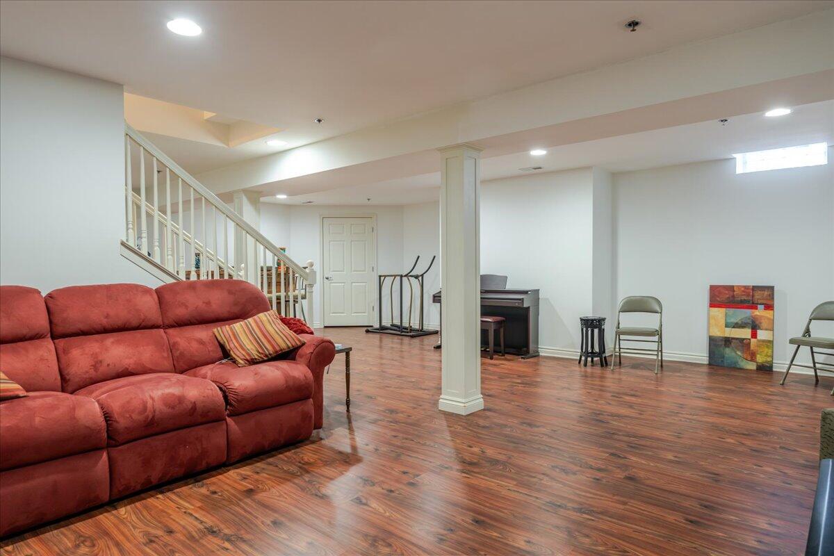 45900 South Stonewood Road Canton, MI 48187 - Photo 29 of 39 32-45900-StoneWood-32