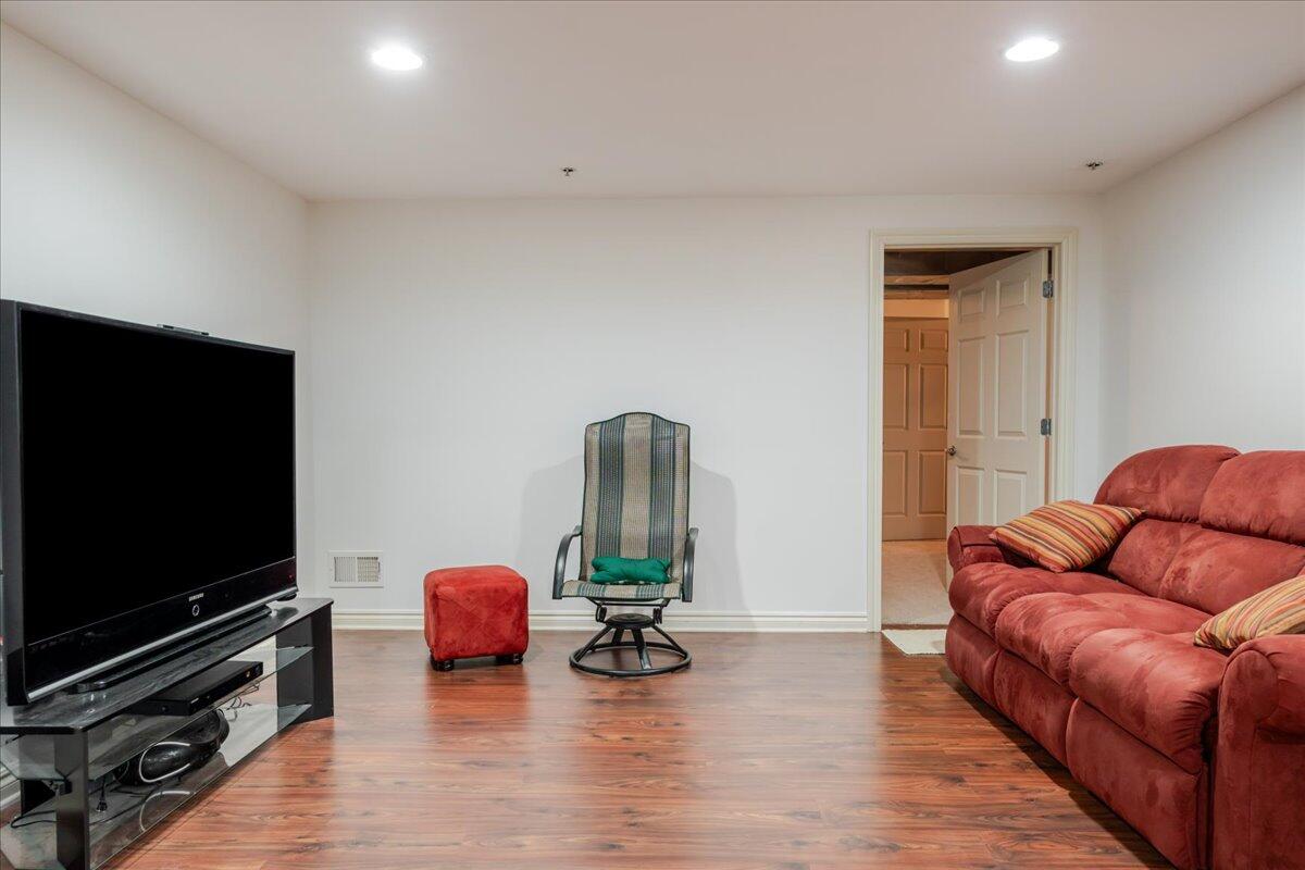 45900 South Stonewood Road Canton, MI 48187 - Photo 30 of 39 31-45900-StoneWood-31