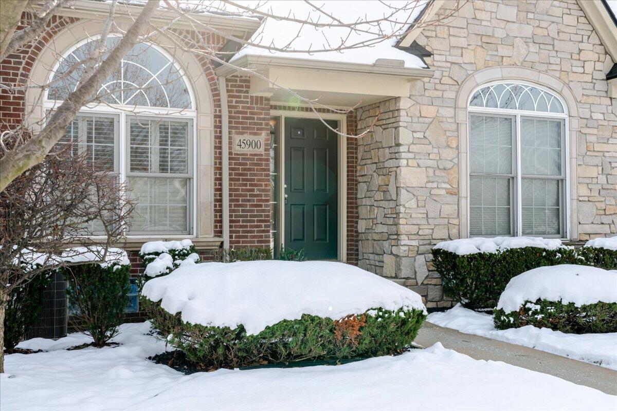 45900 South Stonewood Road Canton, MI 48187 - Photo 3 of 39 03-45900-StoneWood-3