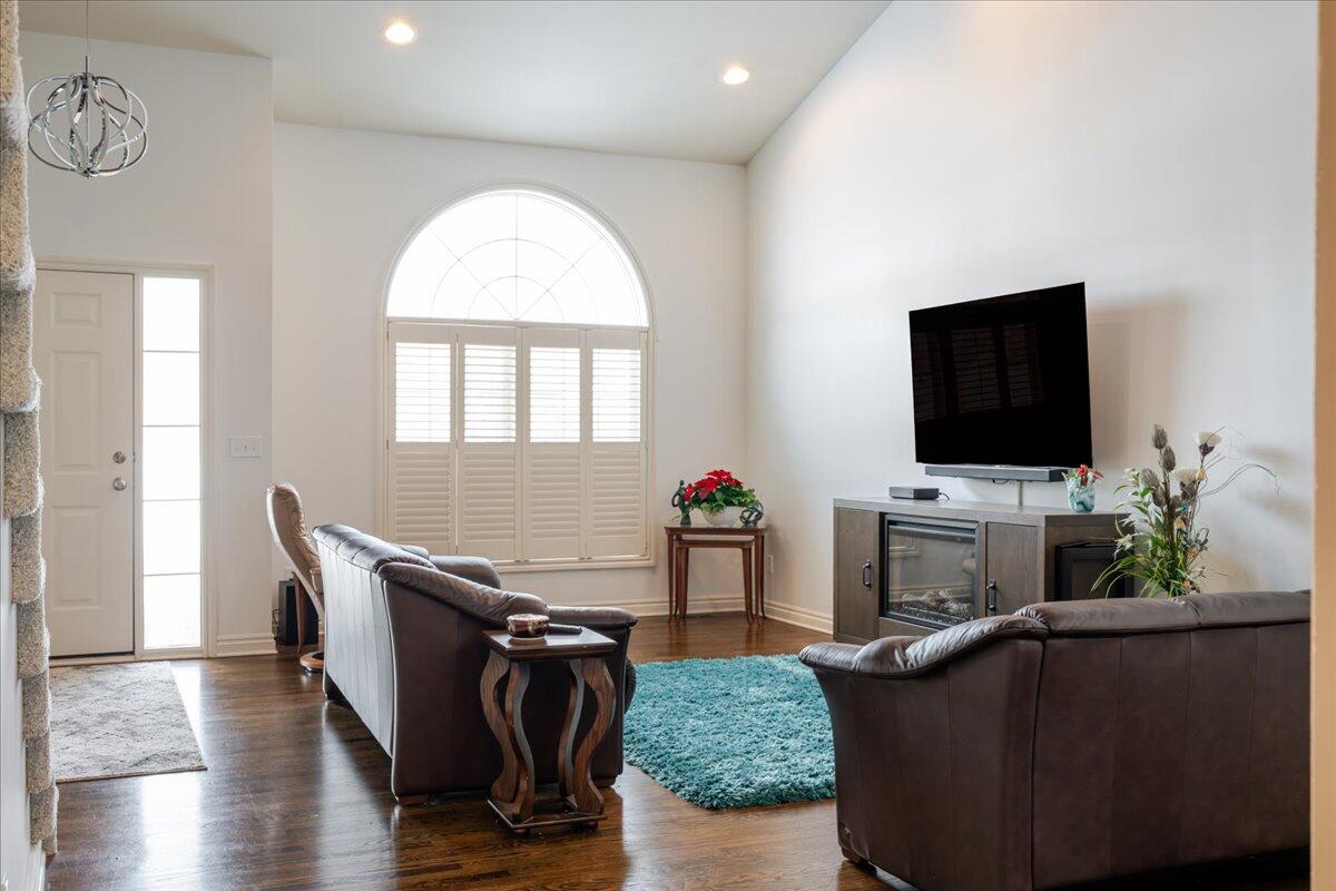 45900 South Stonewood Road Canton, MI 48187 - Photo 4 of 39 05-45900-StoneWood-5