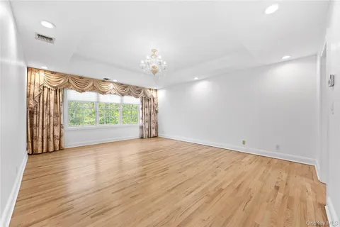 $2,198,000 | 11 Belvedere Court, Manhasset, NY 11030