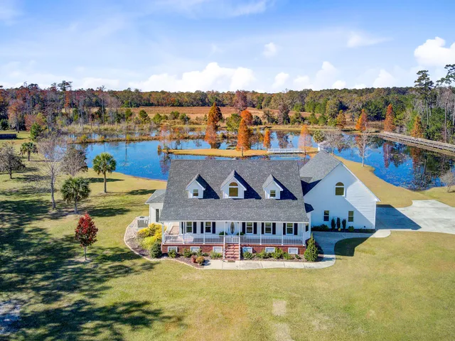 $999,000 | 933 Tree Farm Lane, Cross, SC 29436