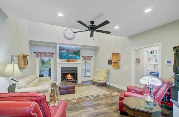 $979,999 | 933 Tree Farm Lane, Cross, SC 29436