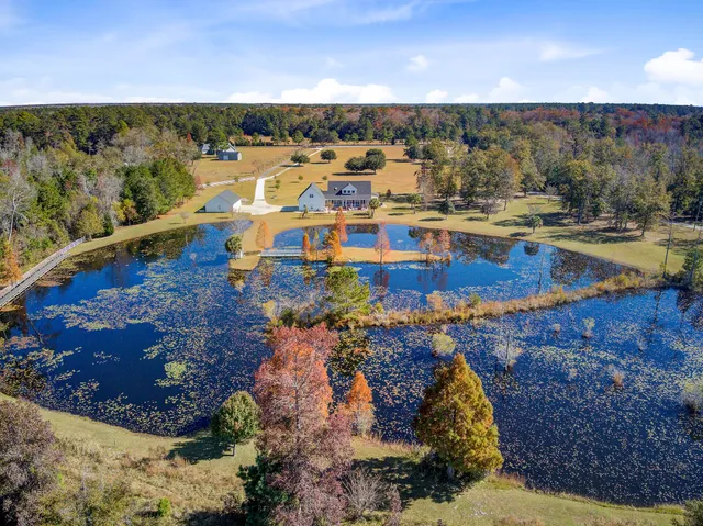 $999,000 | 933 Tree Farm Lane, Cross, SC 29436
