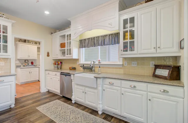 $999,000 | 933 Tree Farm Lane, Cross, SC 29436