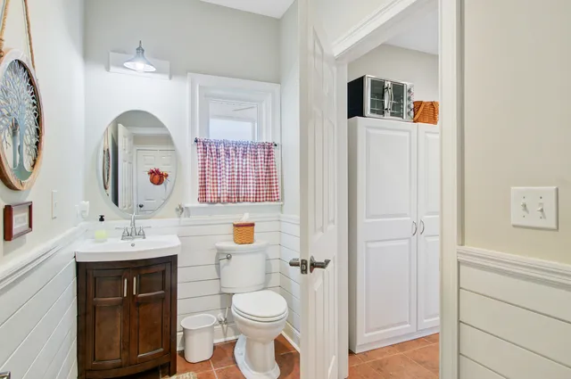 $999,000 | 933 Tree Farm Lane, Cross, SC 29436