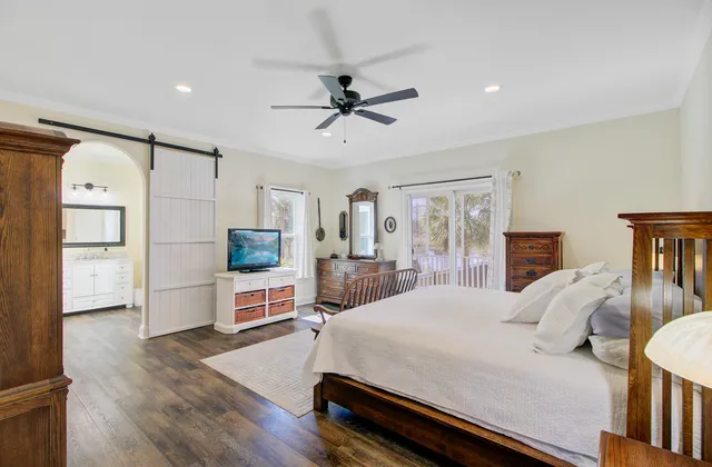 $999,000 | 933 Tree Farm Lane, Cross, SC 29436