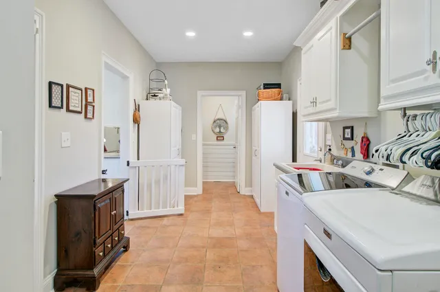 $999,000 | 933 Tree Farm Lane, Cross, SC 29436