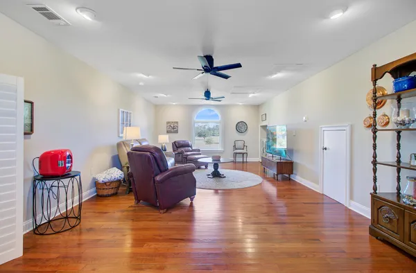 $979,999 | 933 Tree Farm Lane, Cross, SC 29436