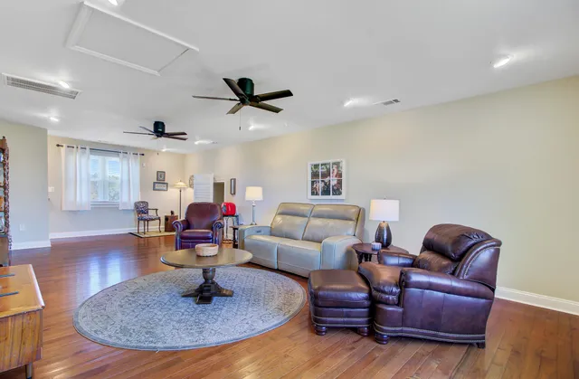 $999,000 | 933 Tree Farm Lane, Cross, SC 29436