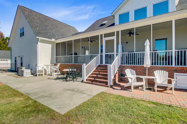 $979,999 | 933 Tree Farm Lane, Cross, SC 29436