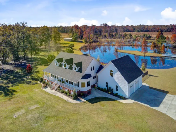 $979,999 | 933 Tree Farm Lane, Cross, SC 29436