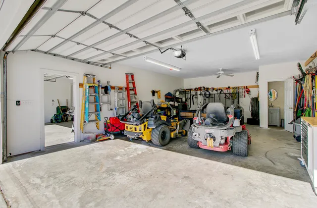 $999,000 | 933 Tree Farm Lane, Cross, SC 29436