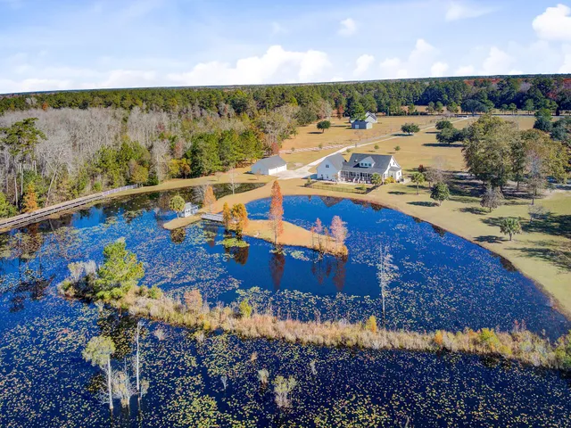 $999,000 | 933 Tree Farm Lane, Cross, SC 29436