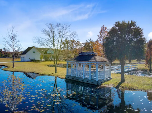 $999,000 | 933 Tree Farm Lane, Cross, SC 29436