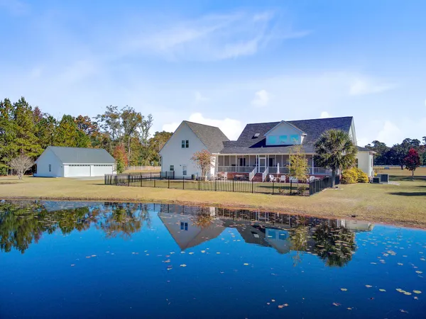 $979,999 | 933 Tree Farm Lane, Cross, SC 29436