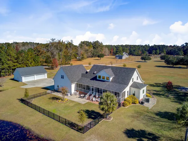 $979,999 | 933 Tree Farm Lane, Cross, SC 29436