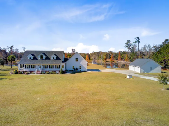 $999,000 | 933 Tree Farm Lane, Cross, SC 29436