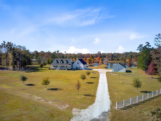 $999,000 | 933 Tree Farm Lane, Cross, SC 29436