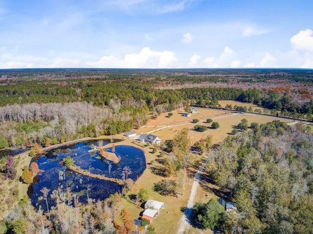 $999,000 | 933 Tree Farm Lane, Cross, SC 29436