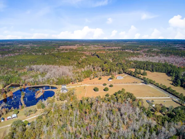 $979,999 | 933 Tree Farm Lane, Cross, SC 29436