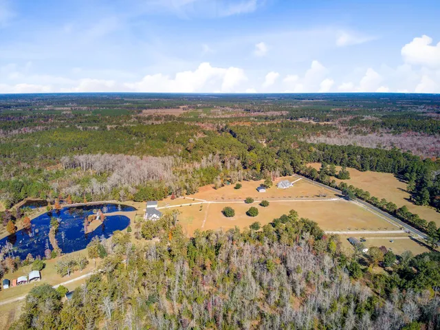 $999,000 | 933 Tree Farm Lane, Cross, SC 29436