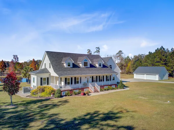 $979,999 | 933 Tree Farm Lane, Cross, SC 29436