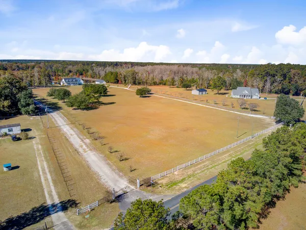 $979,999 | 933 Tree Farm Lane, Cross, SC 29436