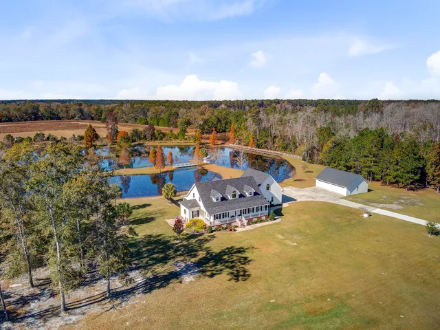 $999,000 | 933 Tree Farm Lane, Cross, SC 29436