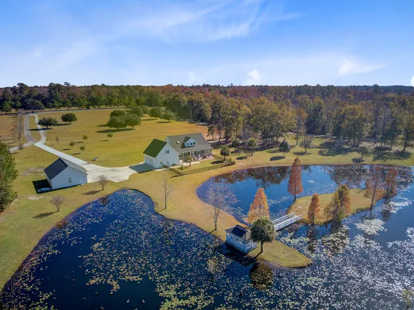 $979,999 | 933 Tree Farm Lane, Cross, SC 29436