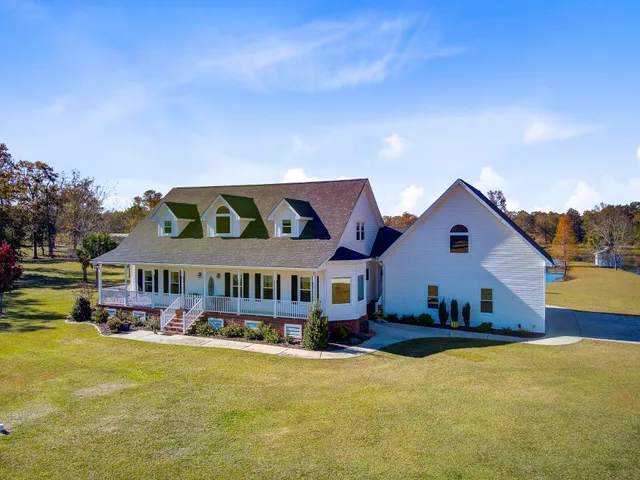 $999,000 | 933 Tree Farm Lane, Cross, SC 29436