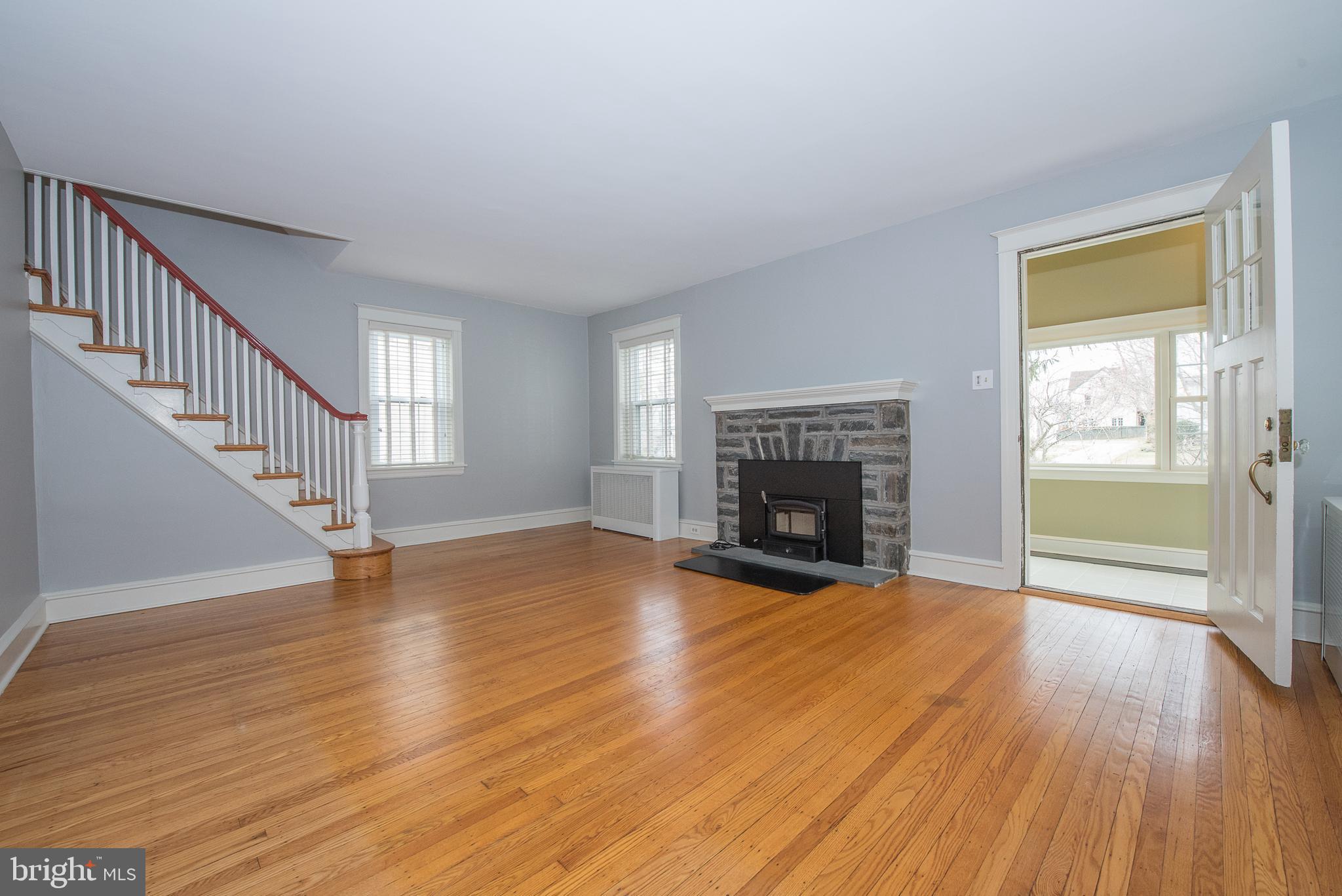 2412 Hollis Road Havertown, PA 19083 - Photo 7 of 27 Living Room
