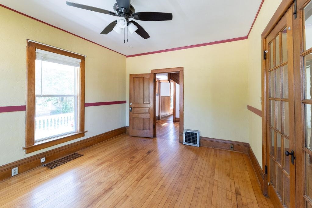 825 Frederick Street Oshkosh, WI 54901 - Photo 7 of 48