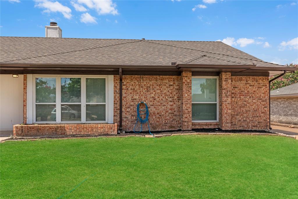 2429 Chestnut Way Bedford, TX 76022 - Photo 2 of 17