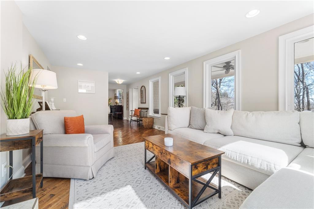 746 Crawford Road Pittsburgh, PA 15237 - Photo 3 of 25