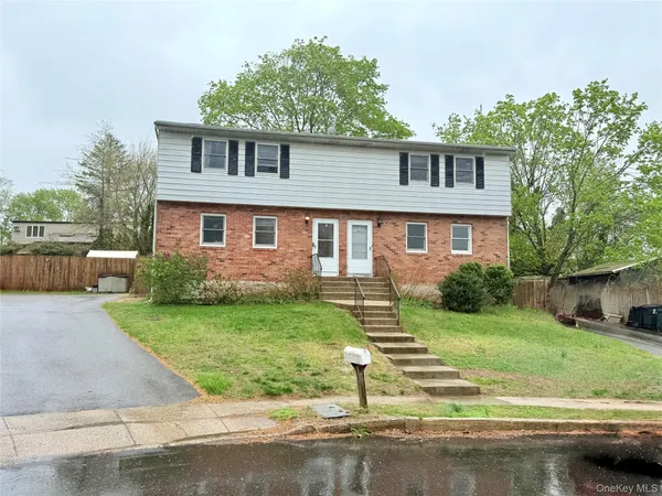$3,250 | 22 Van Wicklen Court, Unit B, Northport, NY 11768