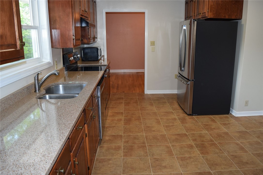 208 Greenfield Road Westminster, SC 29693 - Photo 11 of 50 Quartz Countertops