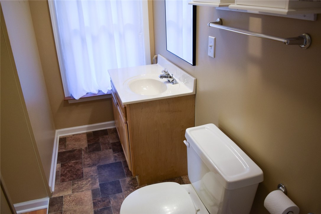208 Greenfield Road Westminster, SC 29693 - Photo 26 of 50 Master Bathroom