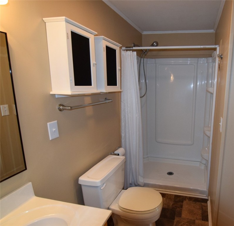 208 Greenfield Road Westminster, SC 29693 - Photo 27 of 50 Walk In Shower in Master Bathroom